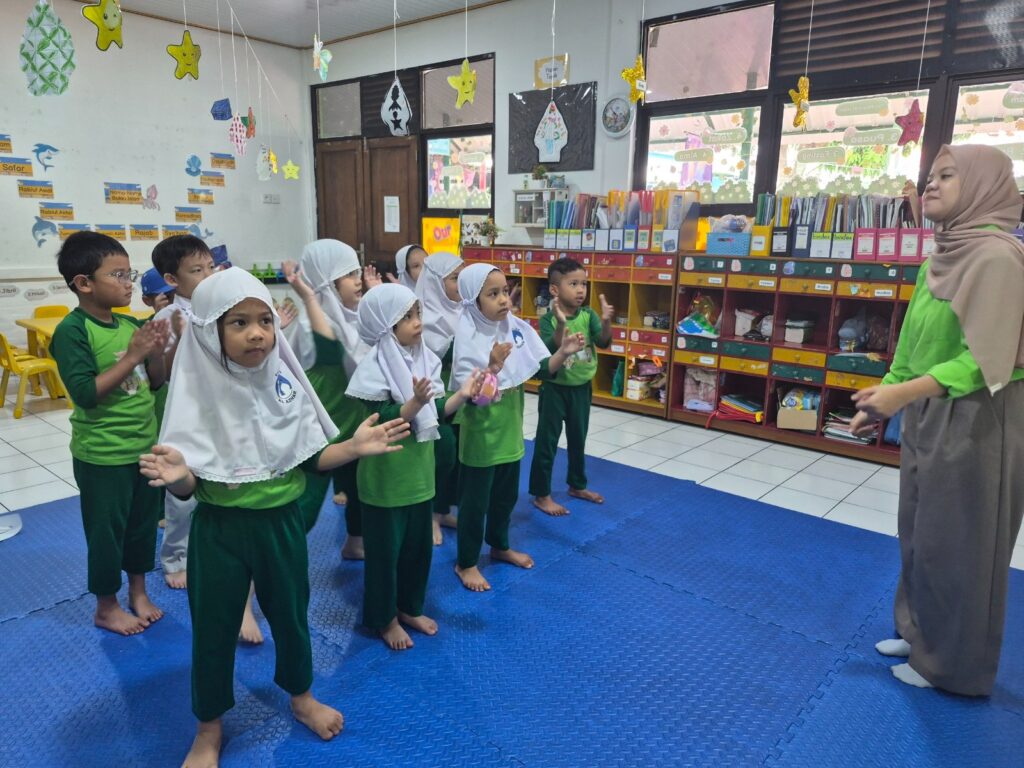 Spark English Goes To School di TKIA 2 Jakarta
