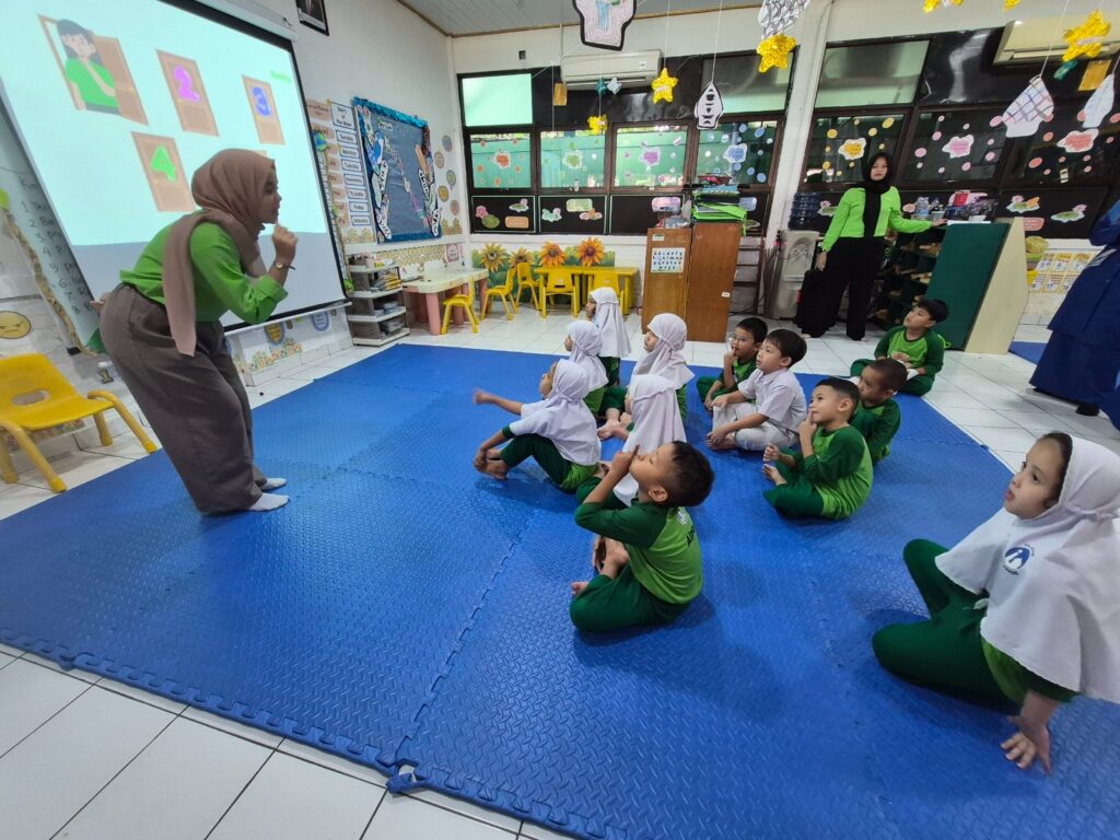 Spark English Goes To School di TKIA 2 Jakarta