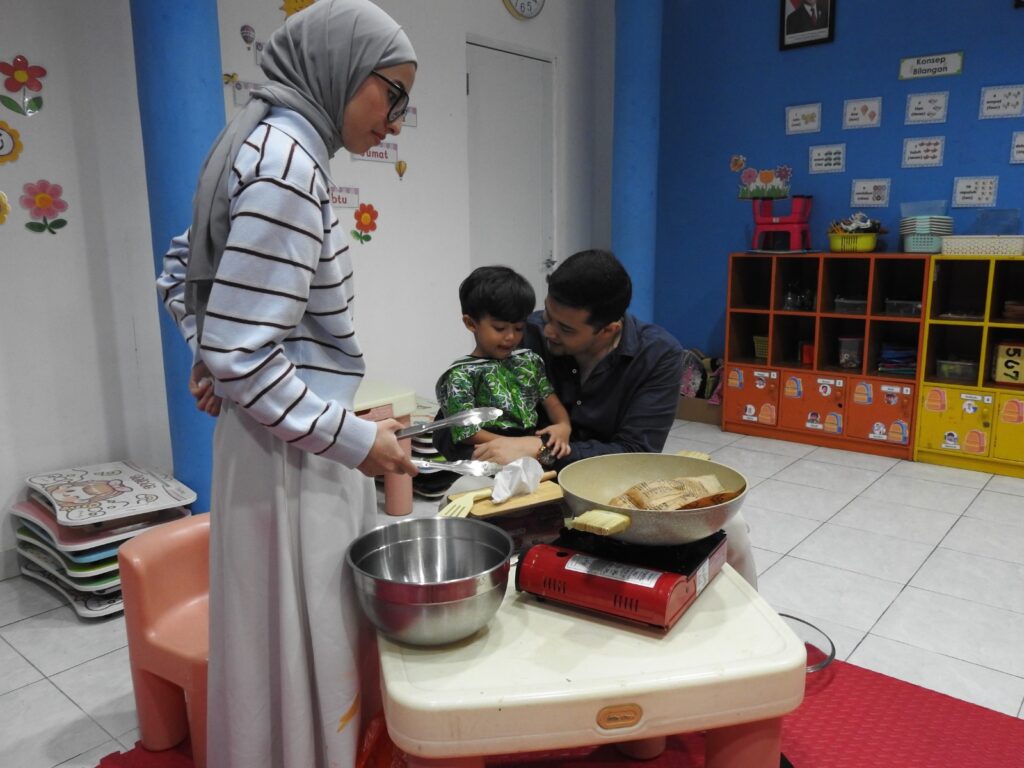 Starweek Membuat Popcorn di TK Islam Al Azhar 2