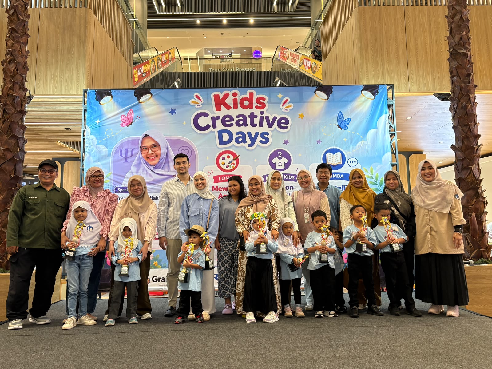 Pemberian Hadiah Kejuaran Kepada Murid TKIA 2