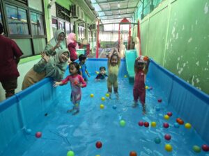 Kegiatan Berenang DI TKIA 2 Pasar Minggu
