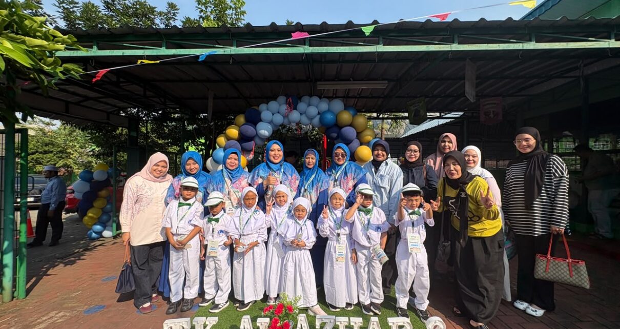 Foto Bersama Murid, Guru, Orang Tua TKIA 2 Pasar Minggu