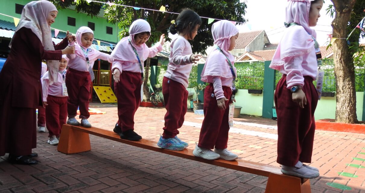 Belajar Sambil Bermain Di TKIA 2 Pasar Minggu