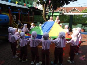 Belajar Sambil Bermain Di TKIA 2 Pasar Minggu 