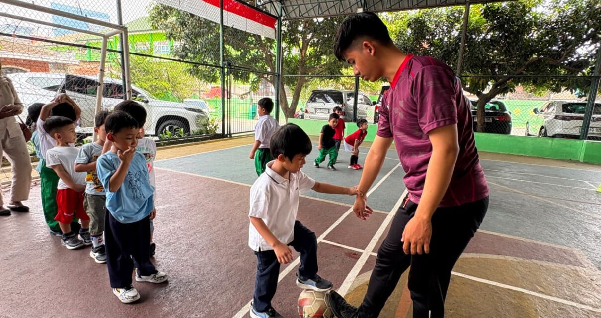 Kenali ekstrakurikuler futsal, menari, dan menggambar di TK Islam Al Azhar 2 Pasar Minggu, TK terbaik Jakarta yang mengembangkan bakat dan karakter Islami.