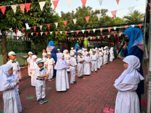 Kegiatan Ritin Ikrar dan Doa Pagi Murid TKIA 2 Pasar Minggu