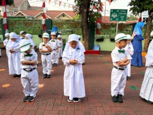Kegiatan Ritin Ikrar dan Doa Pagi Murid TKIA 2 Pasar Minggu