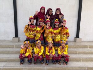 Murid TKIA 2 Menampilkan Tari Layang-Layang