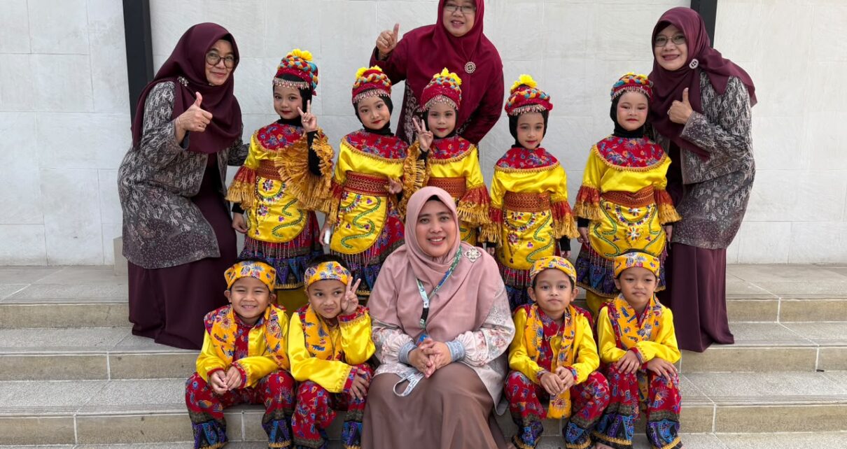 Murid TKIA 2 Menampilkan Tari Layang-Layang