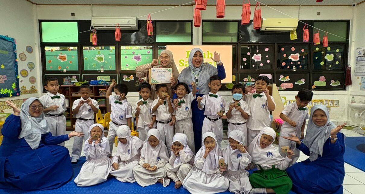 Belajar Memilah Sampah Sejak Dini Bersama Guru Tamu