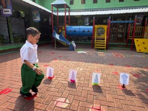 Murid TKIA 2 Pasar Minggu Belajar Di Luar Ruangan 