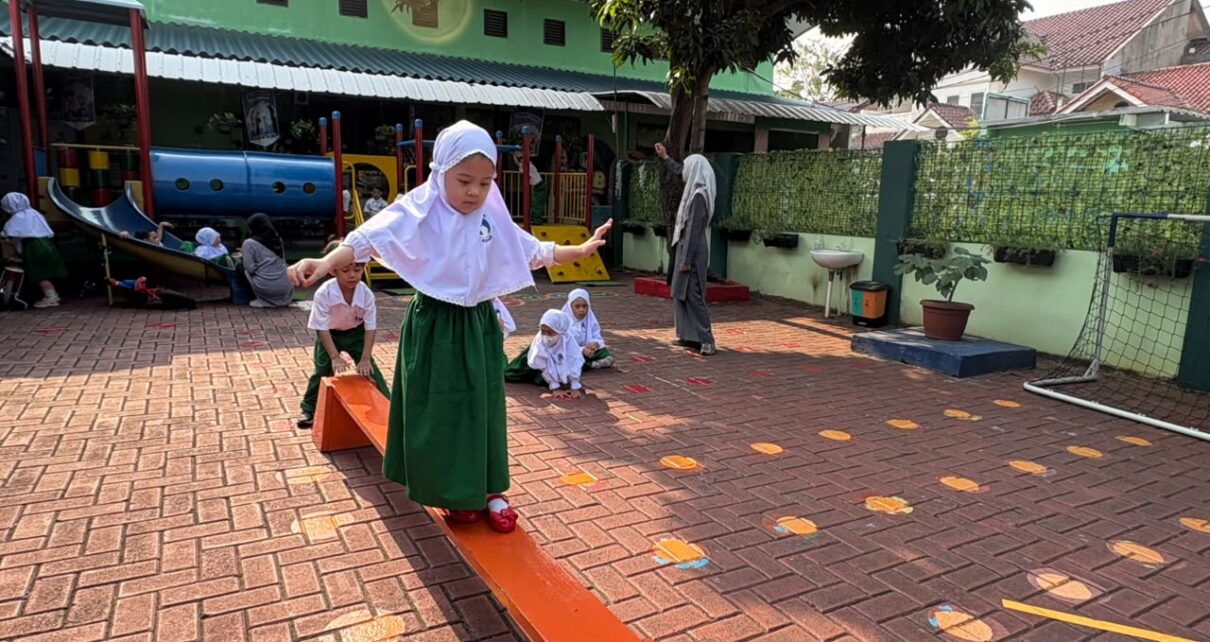 Gross Motorik Anak melalui Kegiatan Balance Beam