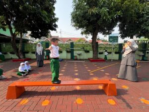 Gross Motorik Anak melalui Kegiatan Balance Beam